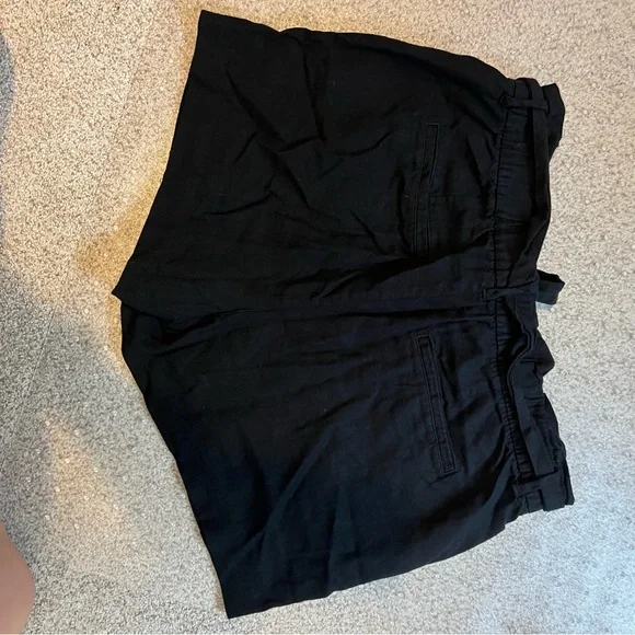 Old Navy Black High Waist Paper Bag Shorts - Picture 5 of 7